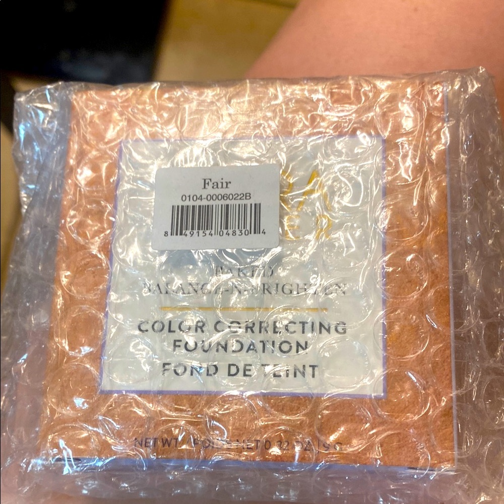 NWT Laura Geller Baked Balance and Brighten powder foundation. Shade - Fair